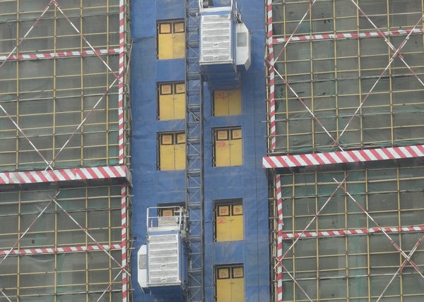 Оборудование вертикального подъема механизма реечной передачи транспорта поднимаясь