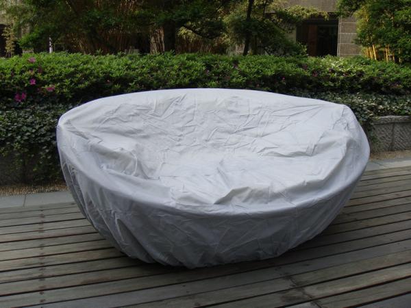 Luxury Comfortable Roofed Cane Daybed , Wicker Garden Oval Daybed