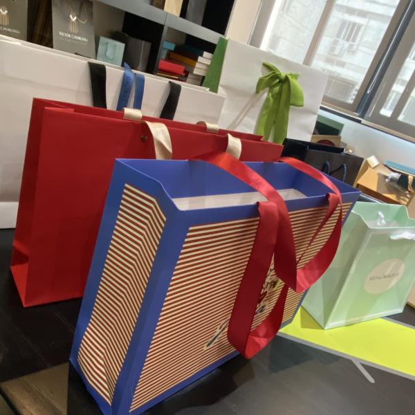 bolsas de papel de 175gsm Lotus Color Goose Yellow Garment para la tienda de ropa