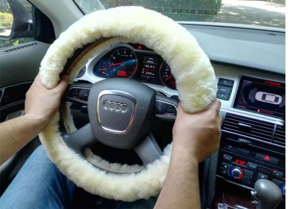 Tampa de volante bege da pele de carneiro dos acessórios do carro com tamanho/logotipo personalizados