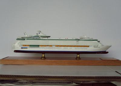 Scale 1:900 Outdoor Decoration Carnival freedom Cruise Ship Model With Alloy Diecast  Anchor Material