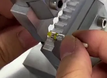 Воздушное давление высокой точности машины кабельного соединителя стекловолокна гофрируя