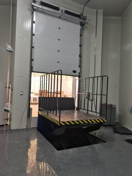 Hydraulic Dock Lift Scissor Platform 2000*3000mm 4500KG Payload On Warehouse Loading Bay
