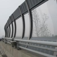 As paredes acrílicas claras da barreira de som da estrada da prova do ruído da estrada de ferro cercam