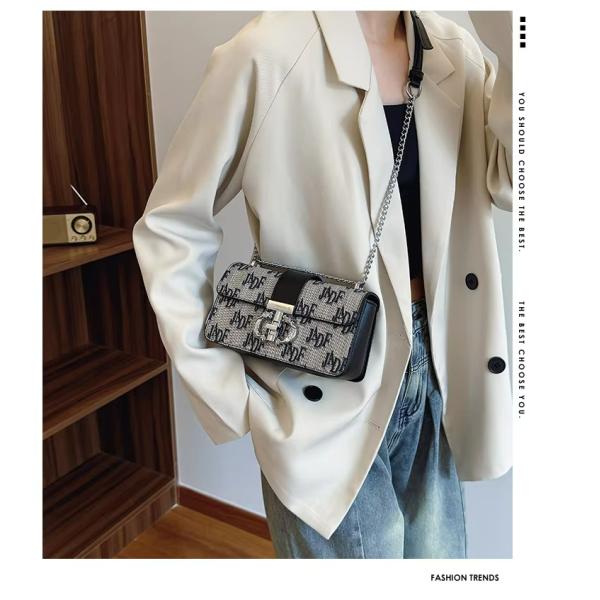 Retro Letter Printed Chain Long Shoulder Strap Women'S Crossbody Bag Closure Type ZIP