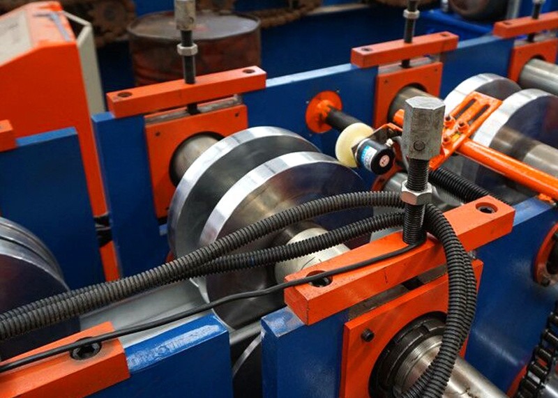 Крен Purlin c Din цвета канала Cnc стальной формируя машину для панелей стены