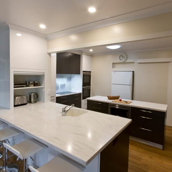 White And Wood Grain PVC Kitchen Cabinet Island Furniture L Shape Modular Customized