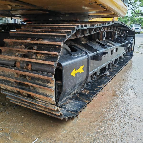 Excavateur hydraulique CAT 325D d'occasion 203 ch avec garantie d'un an