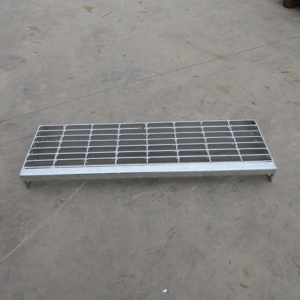 Safety Hot Dip Galvanized Steel Grated Metal Stair Treads