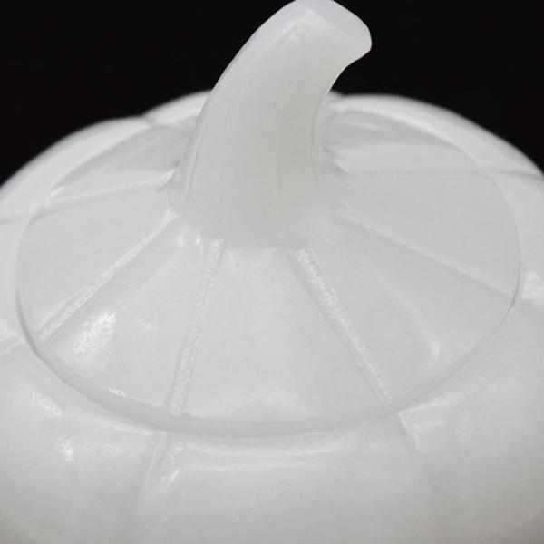 Polished White Jade Tea Top Carving Craft in Chinese Style for High Class Home Decor
