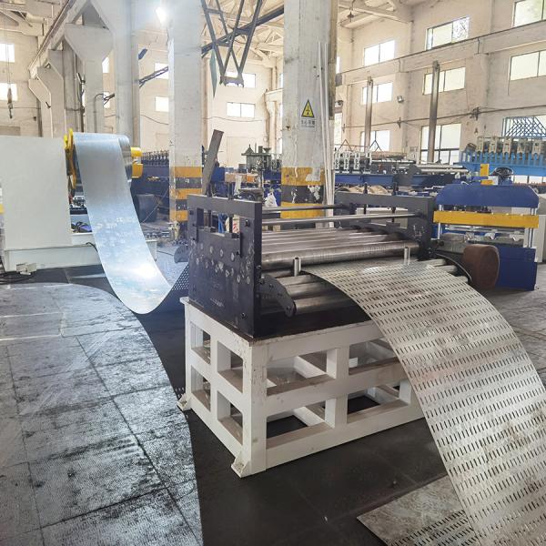 Máquina de fabricação de bandejas de cabos elétricos