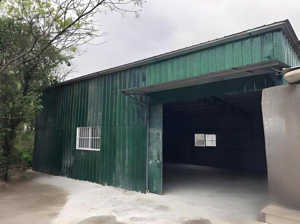 Entrepôt de stockage autonome préfabriqué en structure d'acier fabriqué, solution de stockage personnalisable et abordable