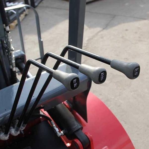 4 Ton Off Road Forklift Truck Diesel Power Automatic Transmission Triplex Container Mast