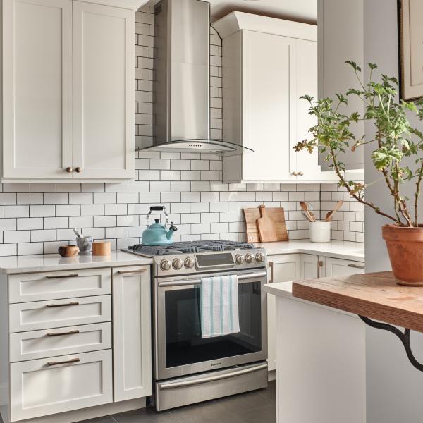 High End White Shaker Tiny Kitchen Cabinets U Shape Mini Kitchen Solid Wood Kitchenette