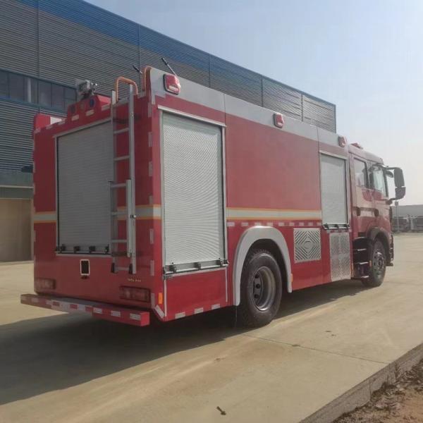 Sinotruk Howo 4X2 Double rangée 8000 litres camion de pompiers de l'eau moteur de pompiers aéroport camion de pompiers