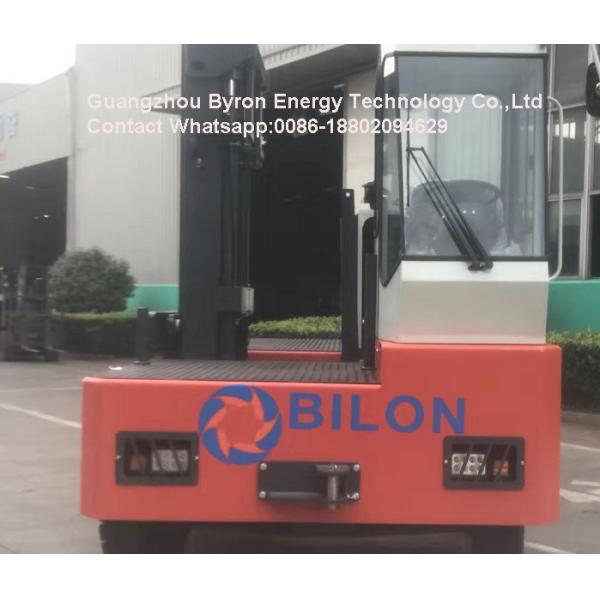 Carretilla elevadora roja de la carga del lado del motor diesel de la maquinaria de construcción de carreteras para el transporte largo de las mercancías del tubo de madera