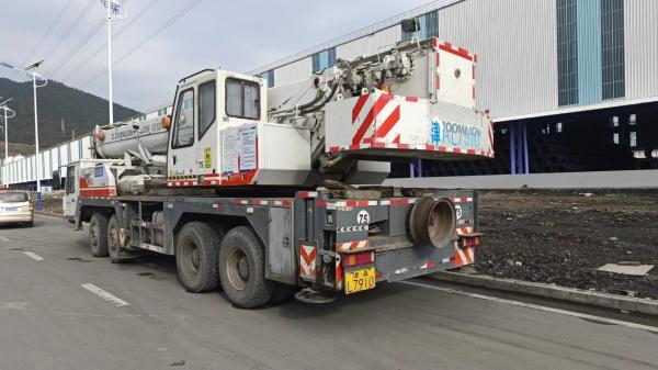 Poids de levage maximal 16t 11 ans Zoomlion QY50V5 50t Grue de camion Modèles populaires