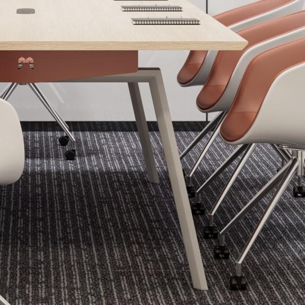 Mesa de reuniões de escritório de estilo moderno com alta durabilidade e design simples