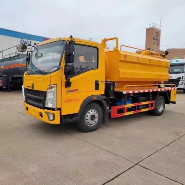 2.2m3 2200L 7.4tons Sewage Suction Truck Diesel Powered Pipeline Dredging
