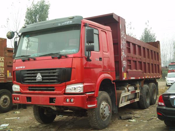 24 Tons Loading Large Dump Truck , Commercial Dump Trucks With One Sleeper Cabin For Transport Clayey Sand