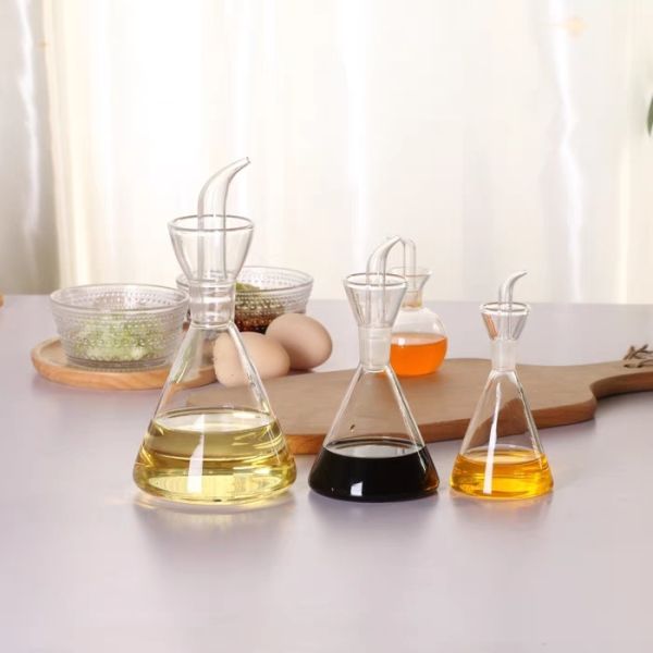 IKOO High Borosilicate Glass Oil Cruet and Decanter with 700ml Capacity and Non-drip Design for Kitchen