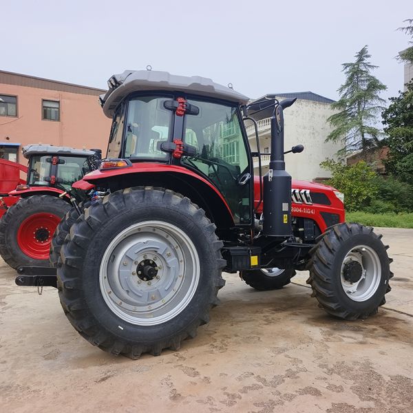 China-made tractors/YTO diesel engines, tractors with good reliability, large torque reserve, low fuel consumption, and high economic efficiency; farm tractors