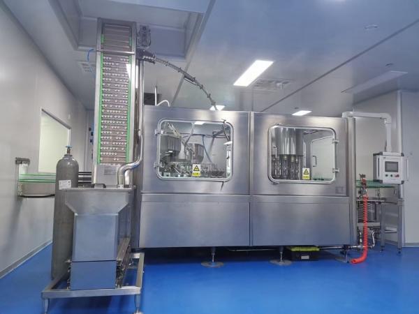 2100*1580*2300mm 3 em 1 Modelo 8-8-3 Máquina de Enchimento para Engarrafamento de Bebidas de Água