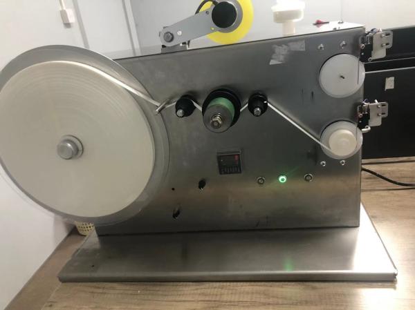半自動紙包装機 ロール直径19~60mm 耐久性のある設計