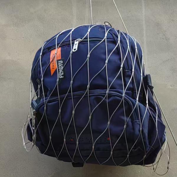 316 投光灯の落下防止網 二次的な固定安全網