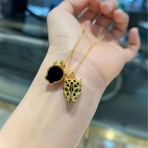 Lobster Clasp 18K AU750 Genuine Gold Panden  Jewelry Elegant Durable Design Perfect for Professional and Long Lasting Wear