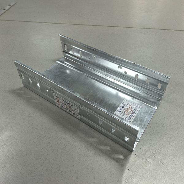 Silver Hot Dipped Cable Tray Galvanized With Medium Duty Load Capacity And High Corrosion Resistance