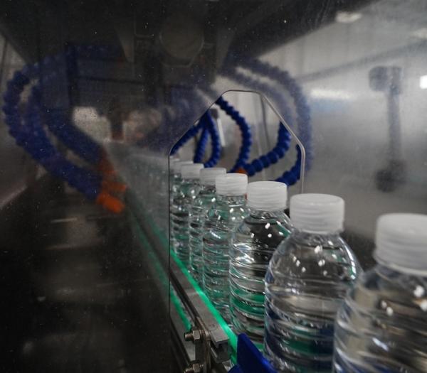 圧縮空気乾燥システム 42,000ボトル純水生産ライン