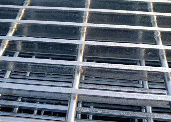 Grating de aço galvanizado para a grelha do metal que pavimenta em volta da barra transversal de aço