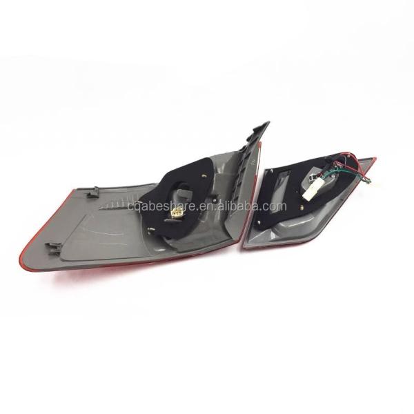 L'appareil est équipé d'une lampe de poche de type TOYOTA CAMRY.