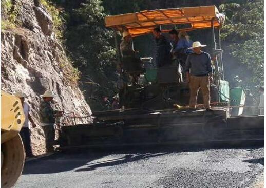 XCMG Brand Asphalt Concrete Paver Machine Model RP452 Productivity 240t/H, Paving Width 4.5m, Thickness 150mm