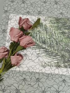 142CM por todo o lado no bordado de prata do contraste da guarnição floral suíça