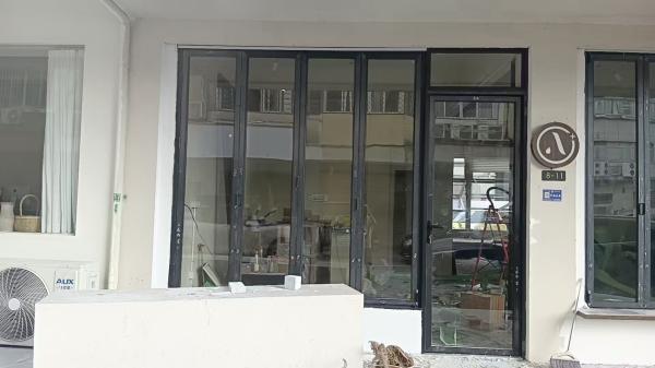 Thermochromic Self-Tinting Folding Windows - 30% Auto-Darkening Range
