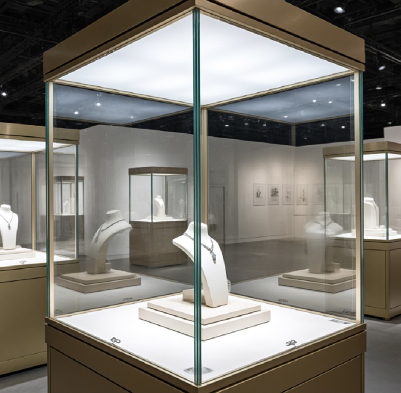 Luxury Champagne Gold Jewelry Display Cabinet with 360° Panoramic View and High CRI LED Lighting