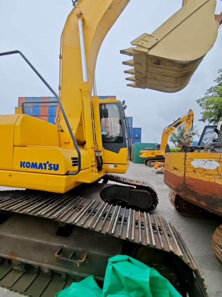 Komatsu PC200-7 Excavator 19700 kg with 0.8-1.0 m³ Bucket