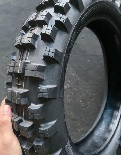 Matériaux en caoutchouc Pneus de motocyclettes Combos de catégorie A
