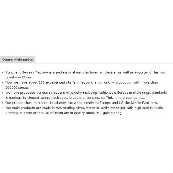 C'est une jolie boucle d'oreille à vis à l'arrière.