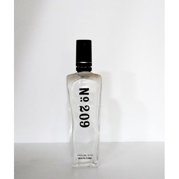 Выбитые вычуры бутылки 500ml 700ml джина письма бутылки стеклянной стеклянные для алкоголя