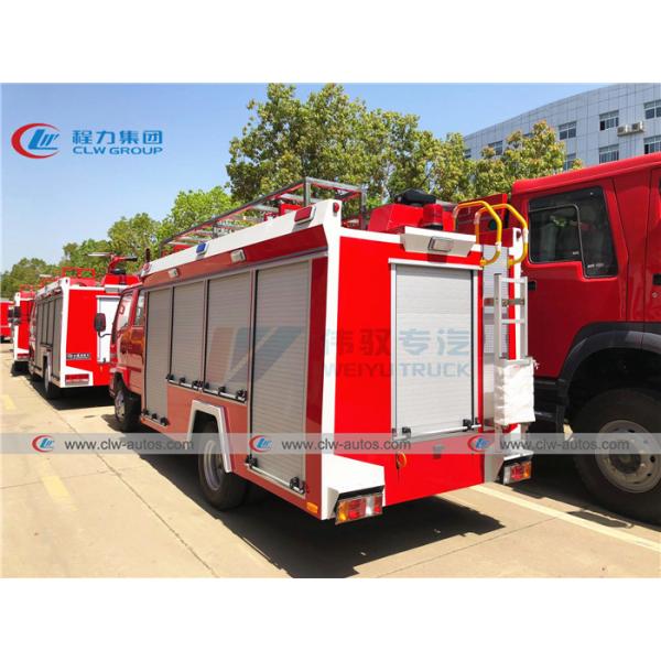 Camion de pompier d'ISUZU 600P 3T avec le réservoir de l'eau et de mousse