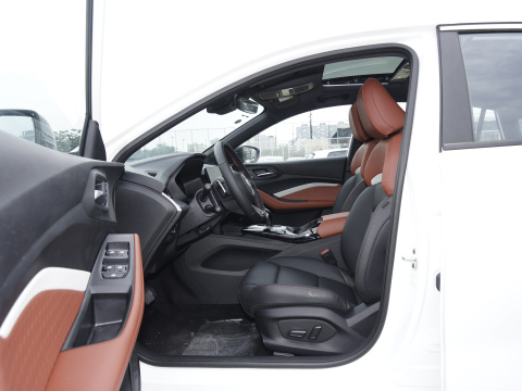 129hp L4 1.5T Motor MG Auto Gasolina Adultos Gasolina 4 puertas 5 asientos para Mingjue Mg5 Dirección a la izquierda 0 km Vehículos usados