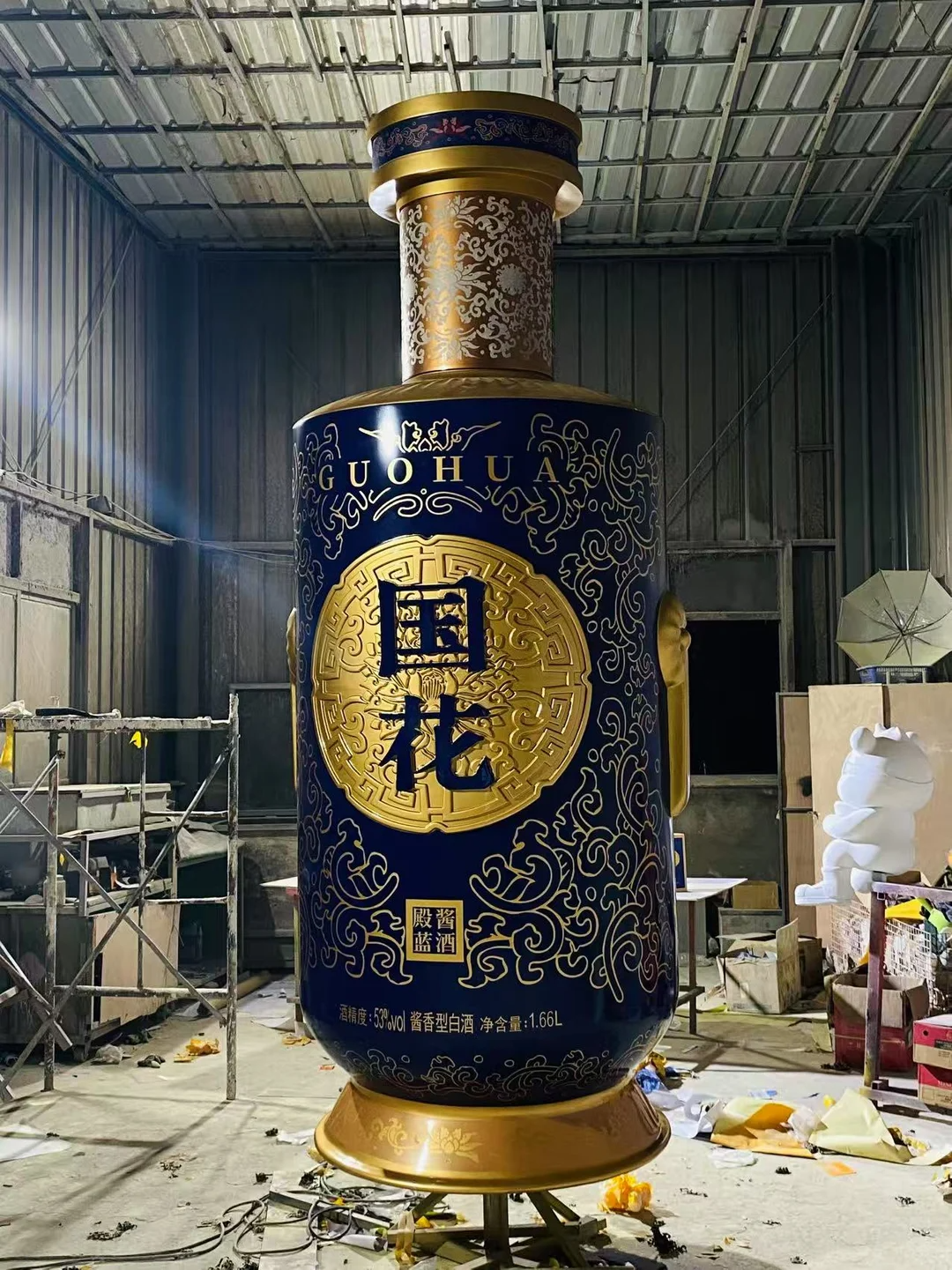 FRP Wine Bottle Sculpture, Customized from Drawings, Shop Ornaments, Shopping Mall Mascot IP