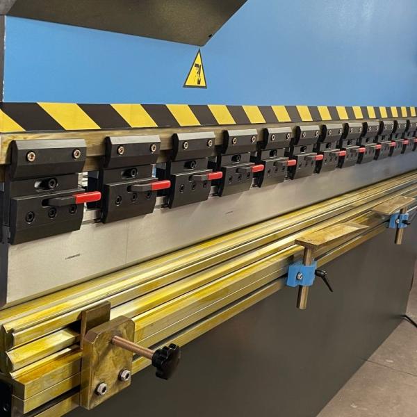 4mm Carbon Steel Hydraulic NC Press Brake 3200mm Press Bending Machine 100T With E21