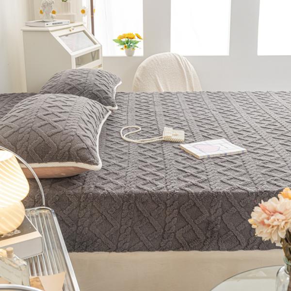 Однокомпонентное зимнее теплое коралловое бархатное постельное покрытие с непроскальзывающей ковровой ковровой дорожкой