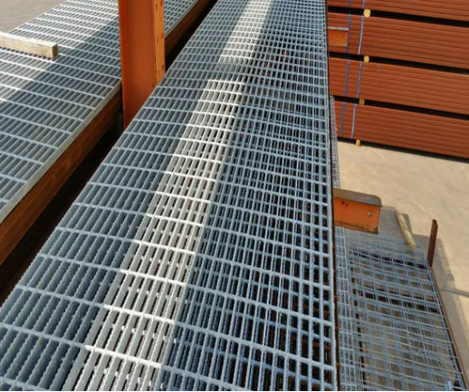 Hot-DIP Galvanized Carbon Steel Grating - Durable Outdoor Metal Grating for Heavy Loads