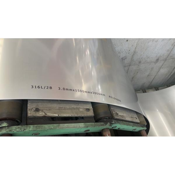 Plaque métallique en acier inoxydable à tranchée pour les applications automobiles