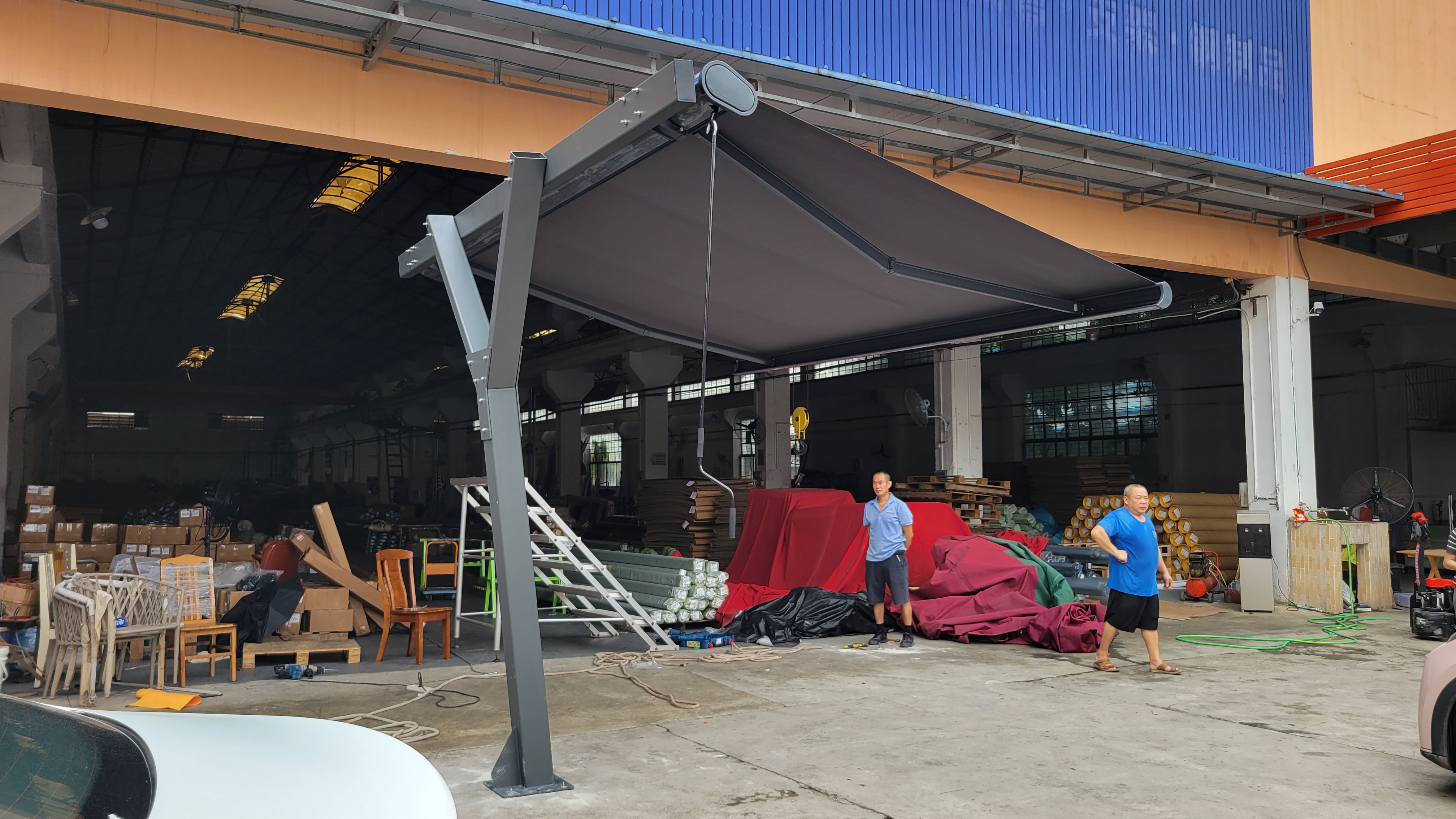 Luxury Freestanding Full Cassette Awning - Weatherproof RetractableShade for Garden & Terrace